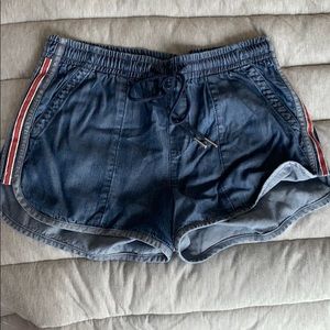 NWOT LEVEL 99 DENIM SHORTS MEDIUM